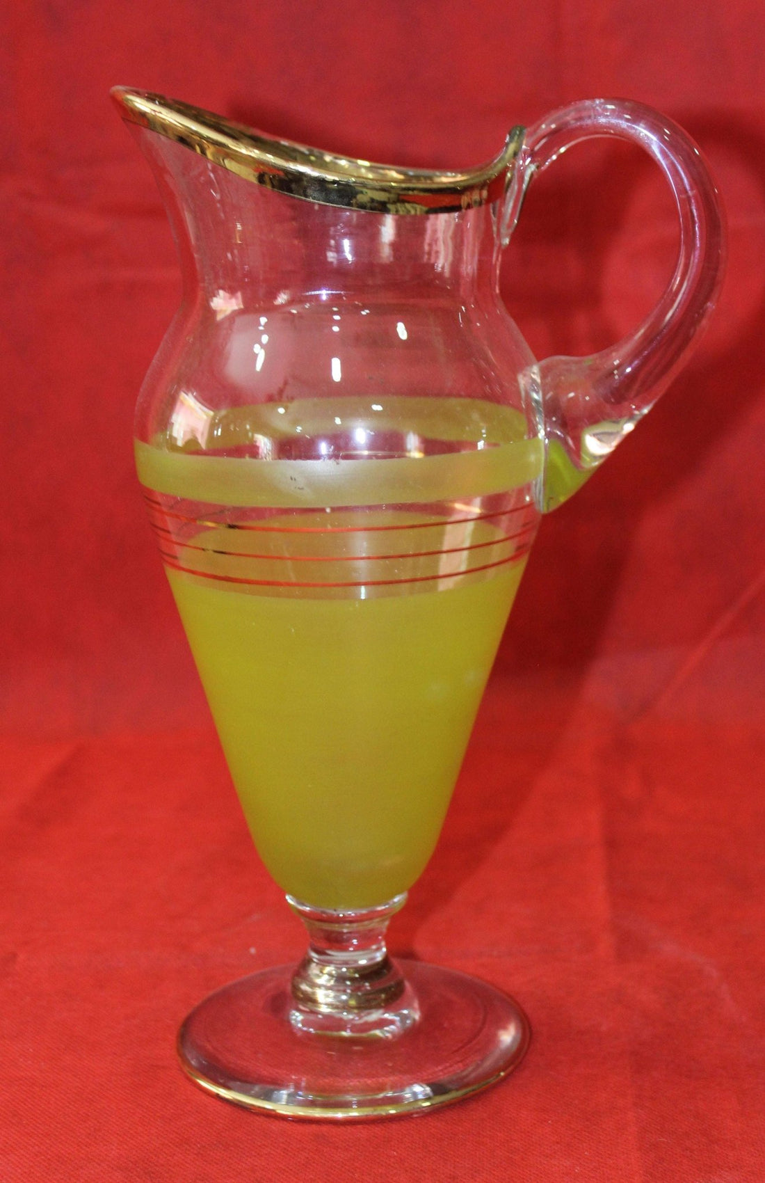 Jarra antigua de cristal amarillo decorada – Calidad excepcional - Cositas Antiguas – La Guadaña, Anticuarios Online en Jerez , vender antigüedades, muebles antiguos