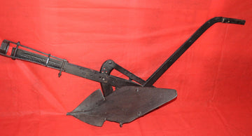 Arado de vertedera antiguo de 160 cm - Cositas Antiguas – La Guadaña, Anticuarios Online en Jerez , vender antigüedades, muebles antiguos