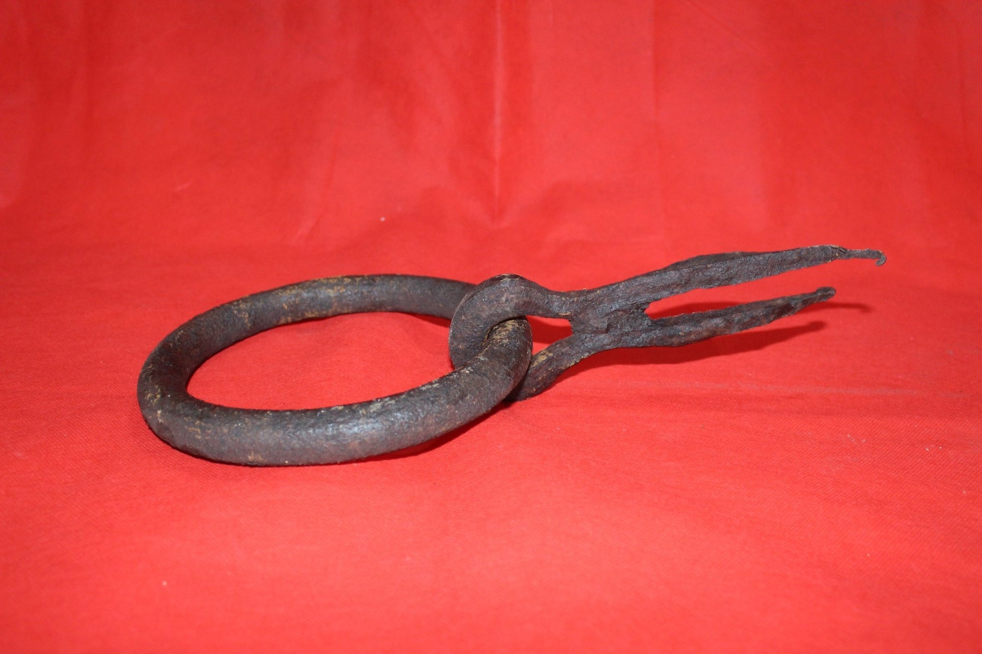 Argolla de Pared 18 cm: Resistente y Versátil Decoración - Cositas Antiguas – La Guadaña, Anticuarios Online en Jerez , vender antigüedades, muebles antiguos