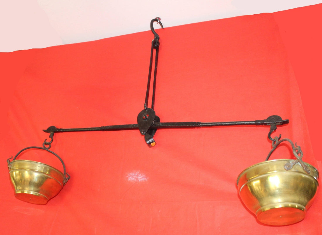 Balanza de hierro con cuencos de metal | excelente calidad - Cositas Antiguas – La Guadaña, Anticuarios Online en Jerez , vender antigüedades, muebles antiguos